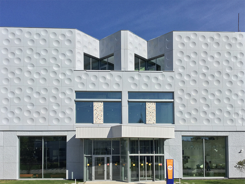 Декоративная отделка фасада архитектурным бетоном